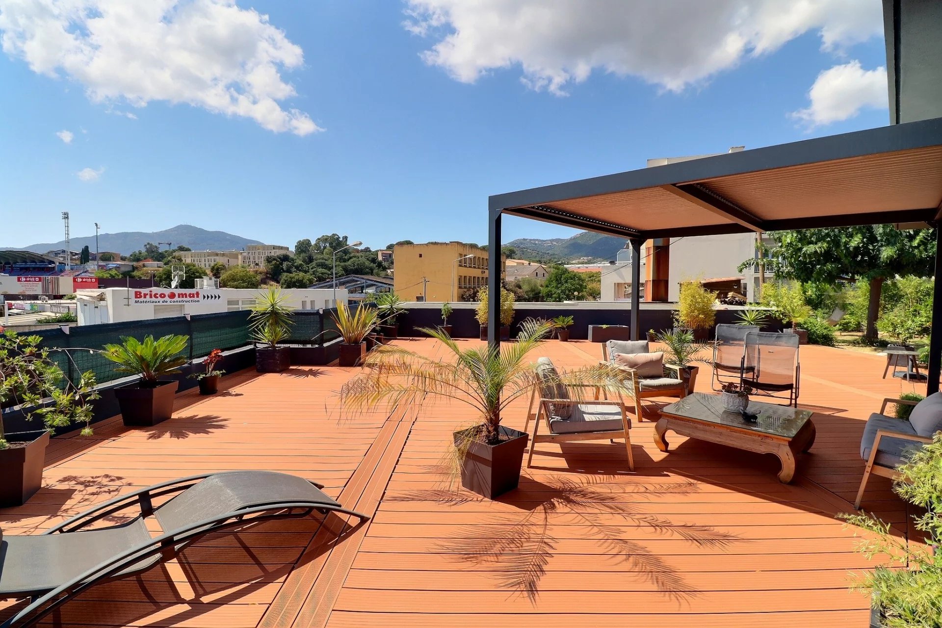 EXCLUSIVITE - F3 AVEC JARDIN  CENTRE MEZZAVIA