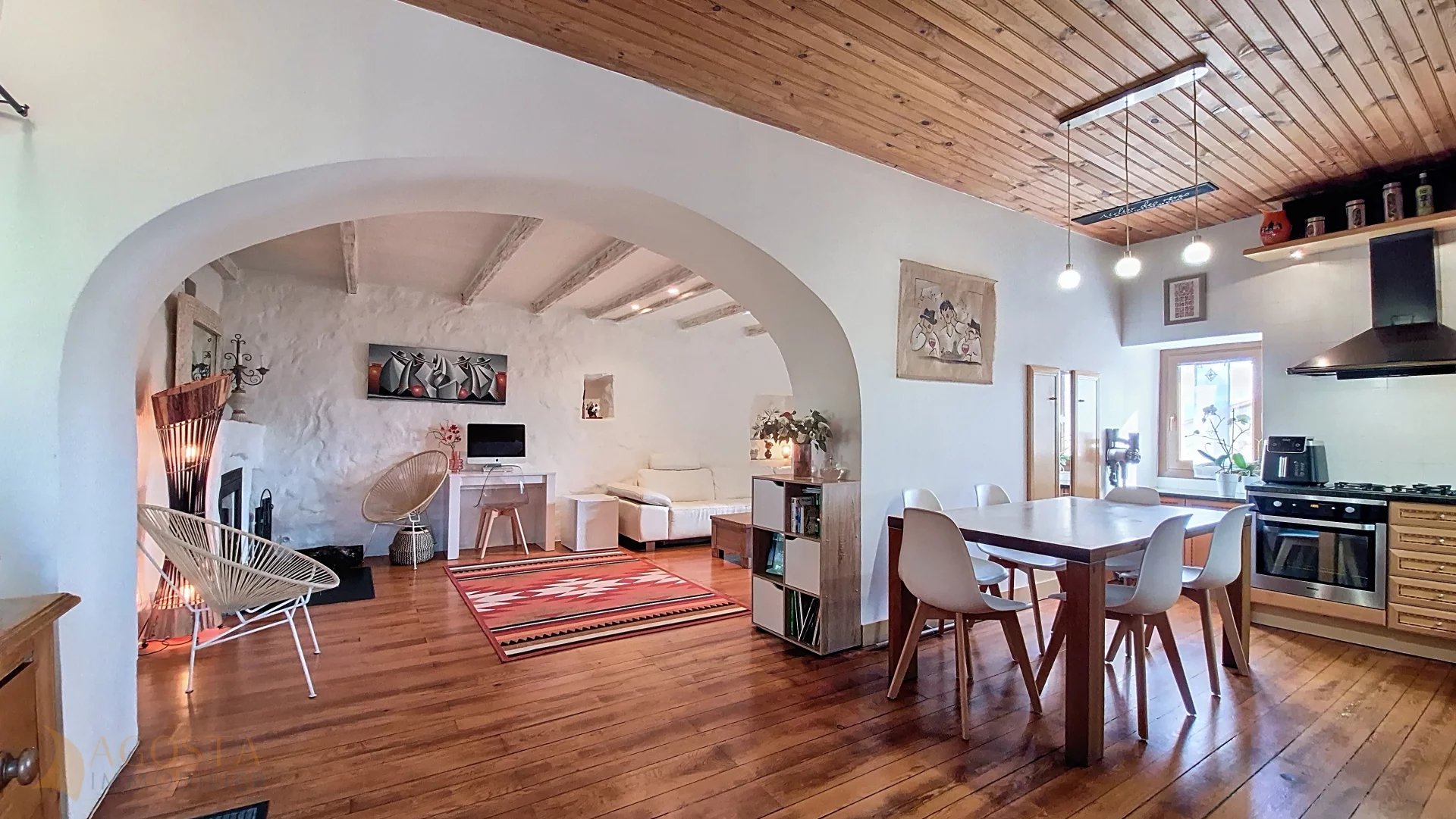 MAISON NICHEE ENTRE MER ET MONTAGNE