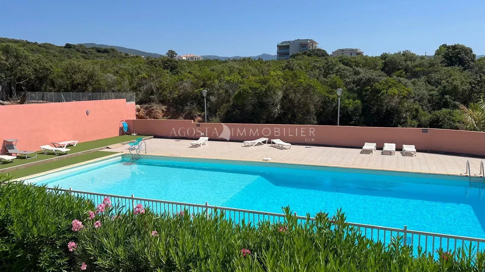 AGOSTA PLAGE- RESIDENCE AVEC PISCINE- DUPLEX AVEC JARDIN