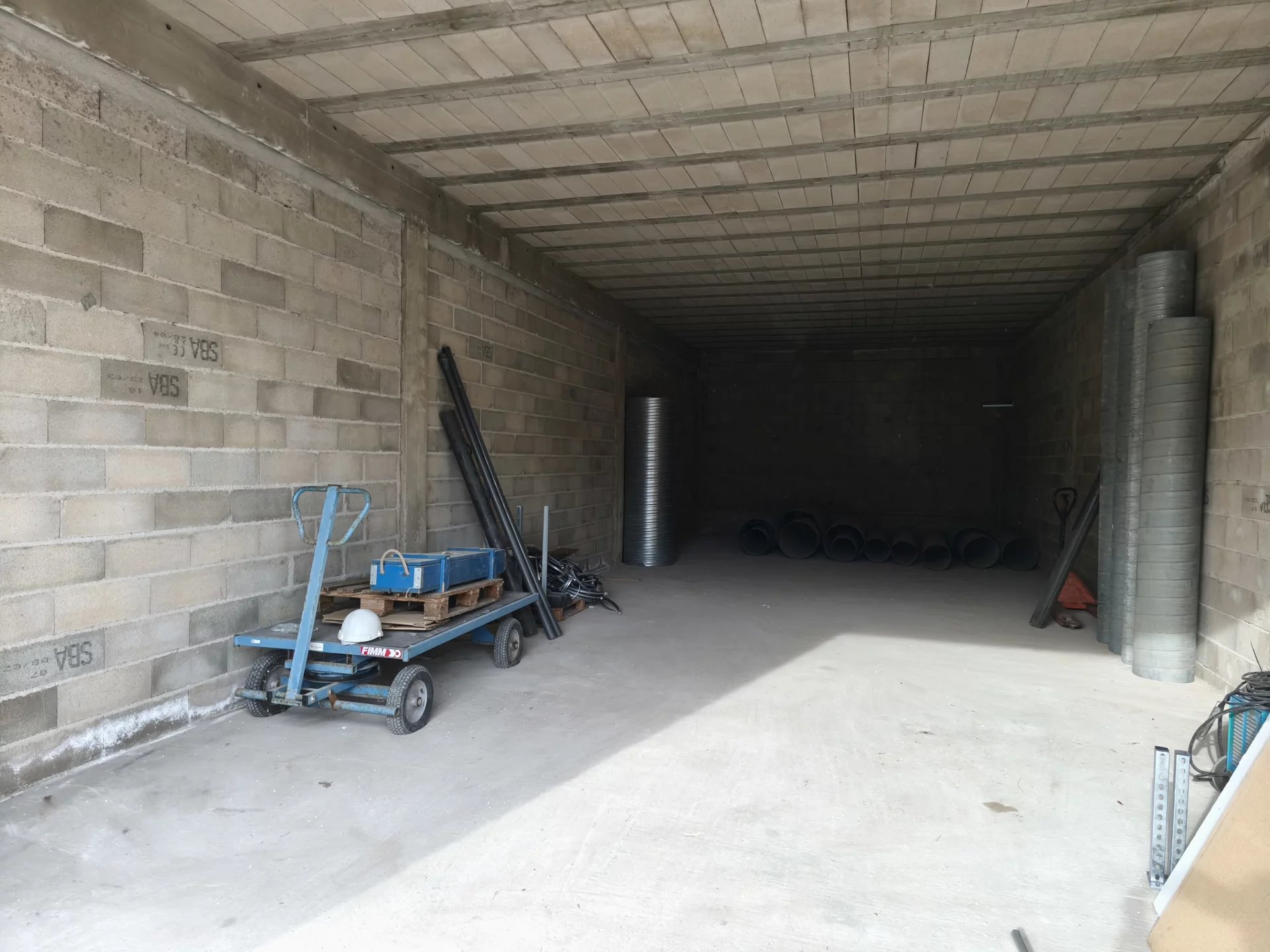 Local commercial Mezzavia