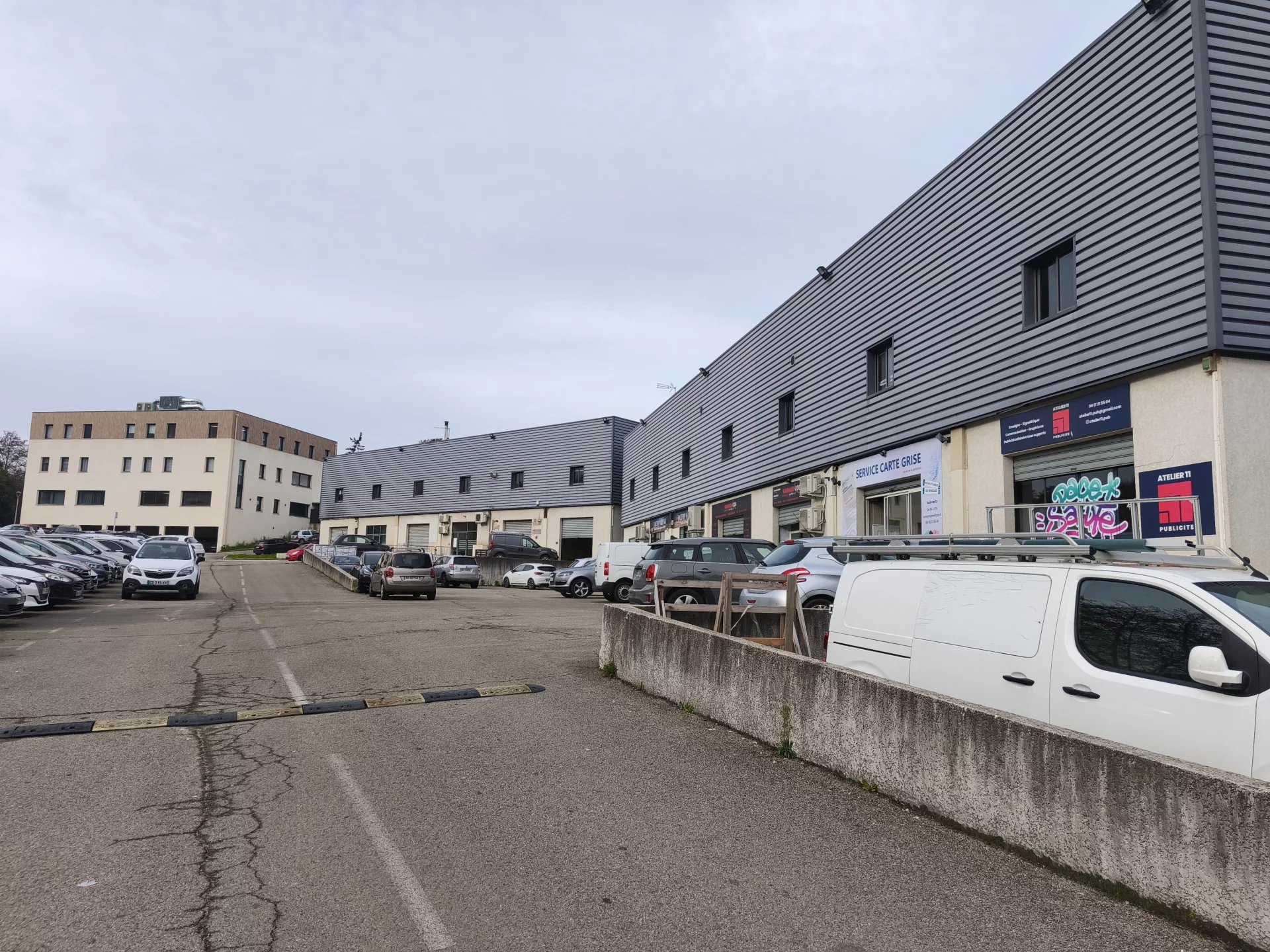 Local vendu loué pour investisseur