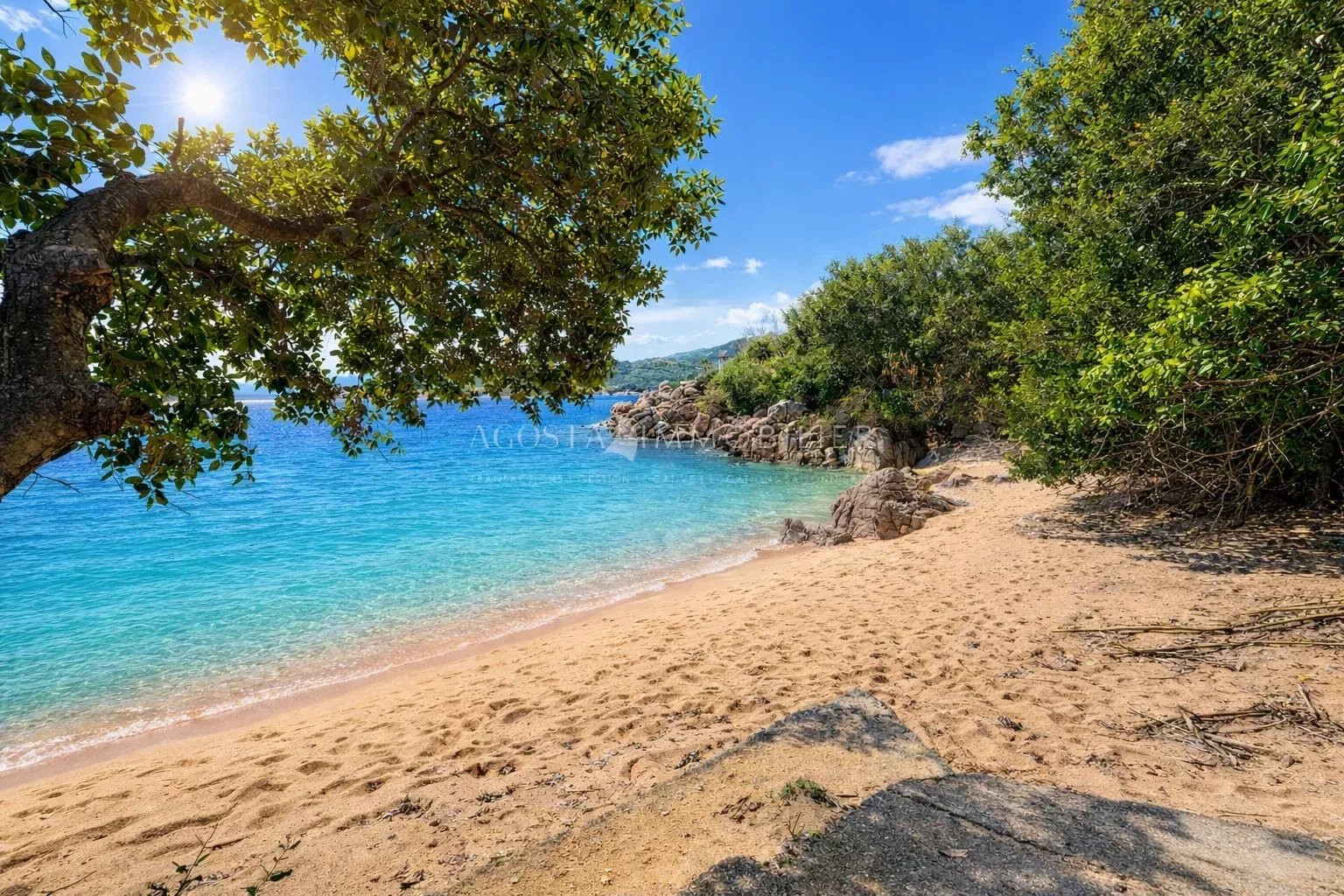 VILLA A VENDRE, EMPLACEMENT EXCEPTIONNEL