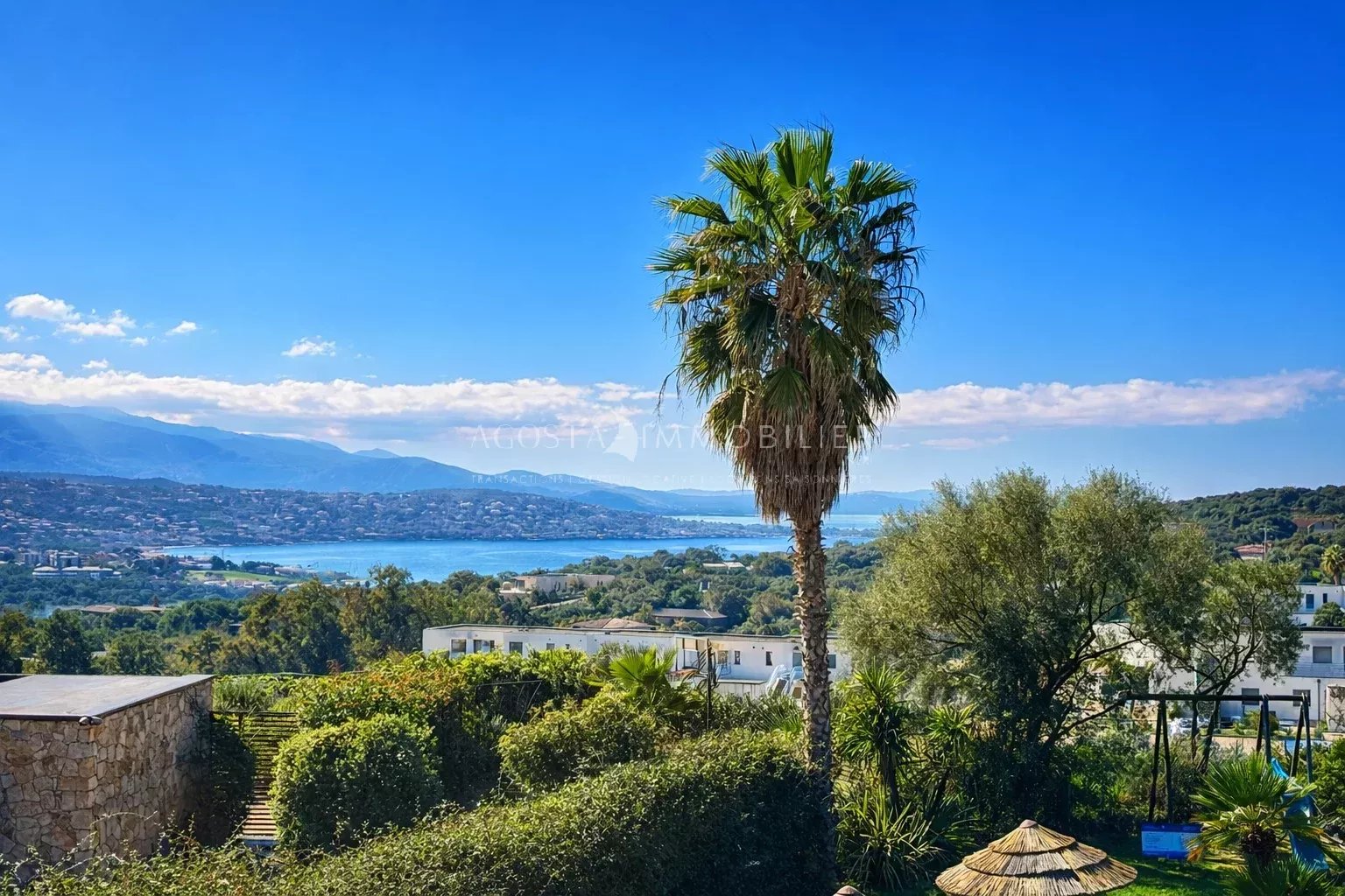 À VENDRE – T2 avec vue panoramique mer et montagne à Porticcio