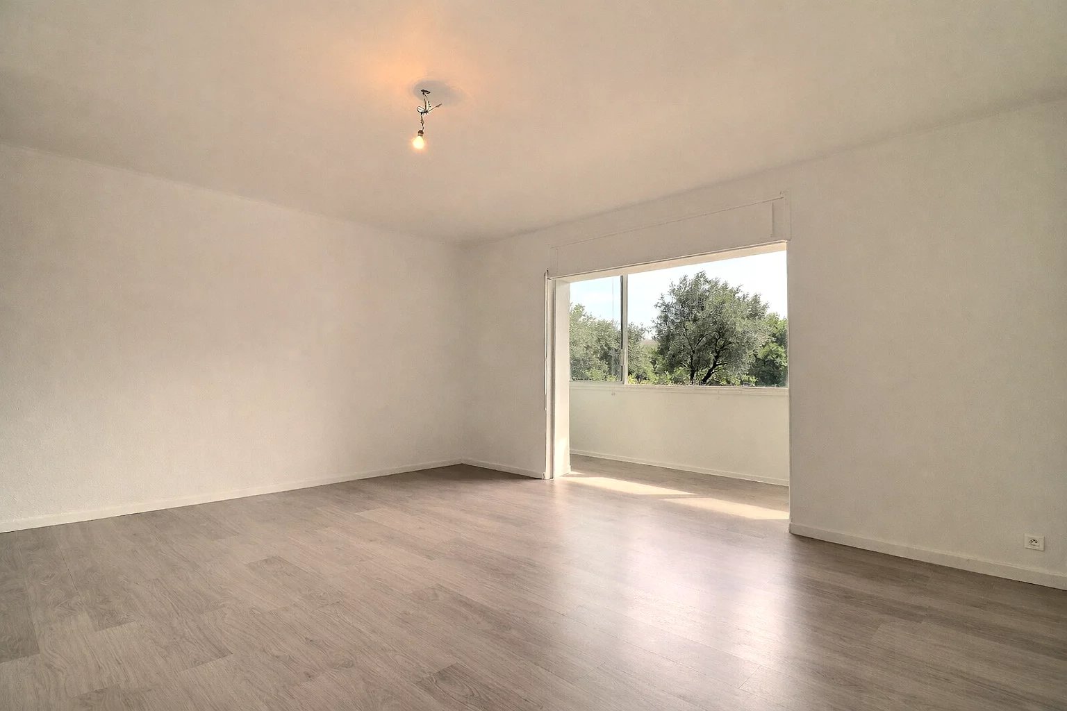 GRAND T1 BIS TRAVERSANT - RÉSIDENCE DES ILES