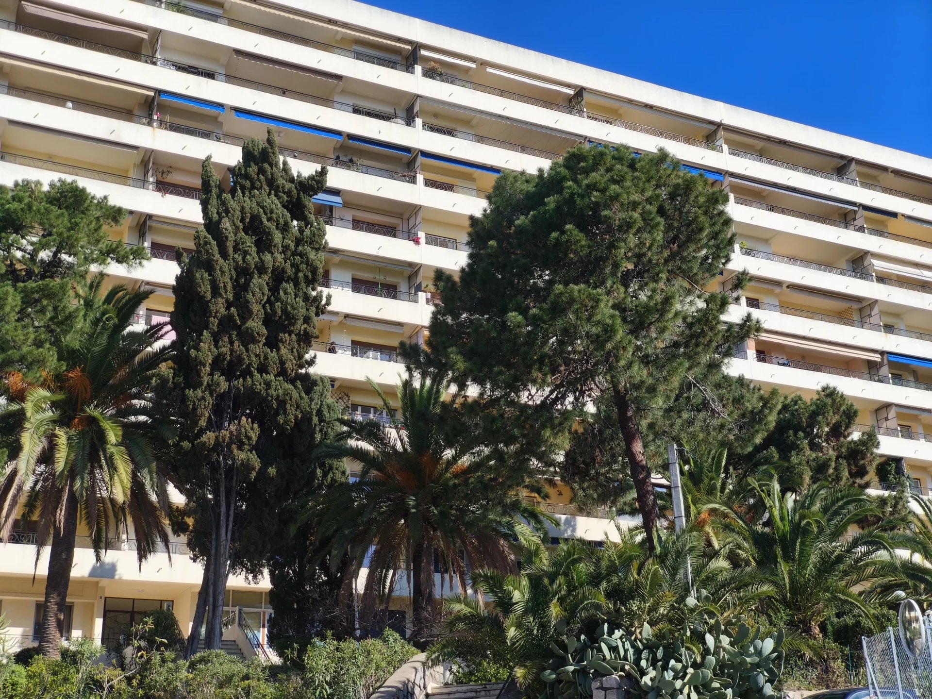 GRAND T1 BIS TRAVERSANT - RÉSIDENCE DES ILES