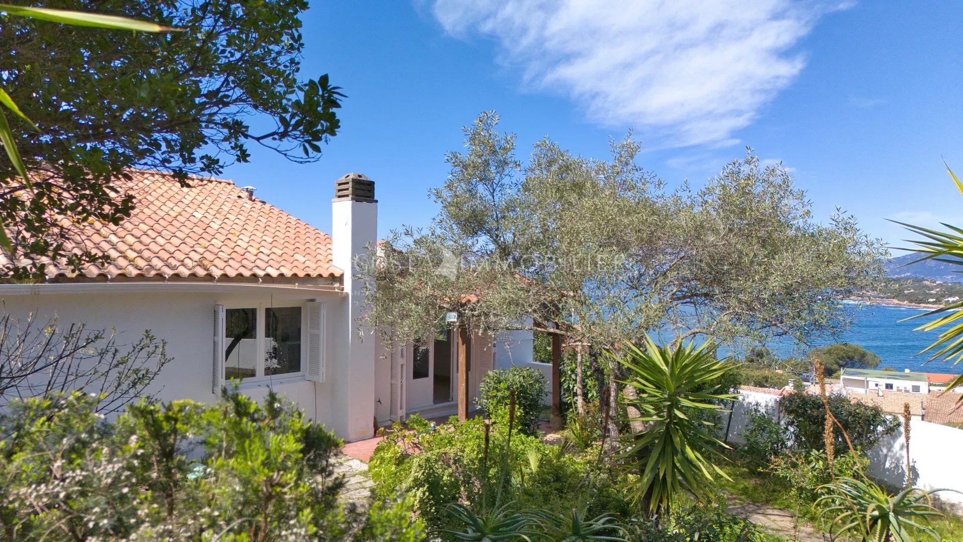 CHARMANTE MINI VILLA A VENDRE VUE MER PIETROSELLA